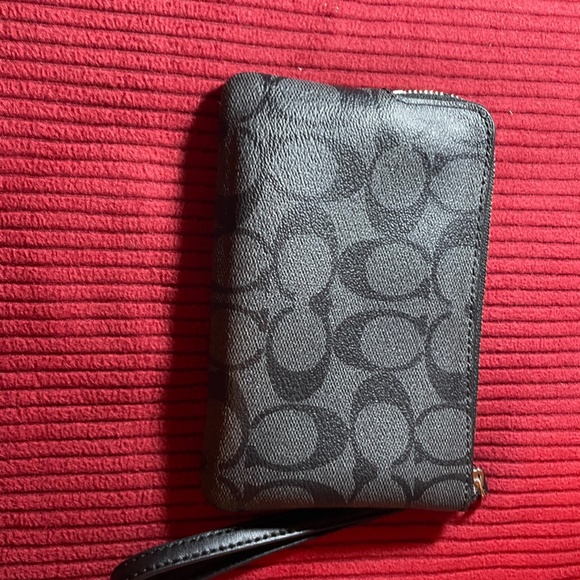 Cute and sassy Coach wrist wallet! - Picture 3 of 3
